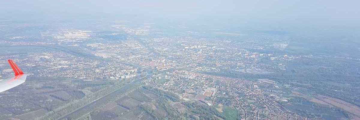 Flugwegposition um 14:22:45: Aufgenommen in der Nähe von Kleingebiet Győr, Ungarn in 1190 Meter